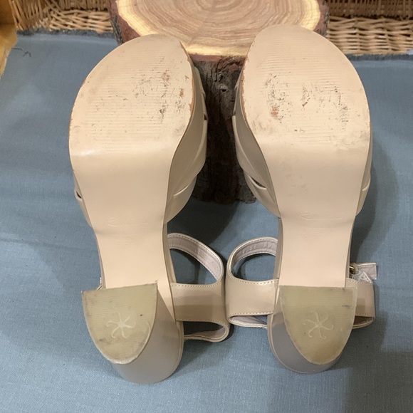 Felipe Riviera Tan Heels. Size 7” - Picture 8 of 12